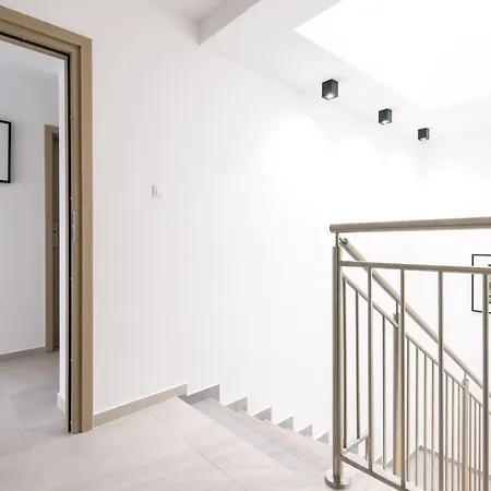 Sms Free Parking Albergue *