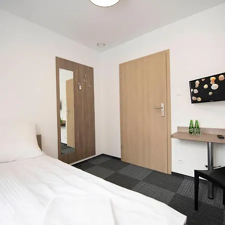 Sms Free Parking Hostel *
