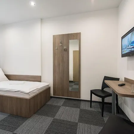 Sms Free Parking Hostel *