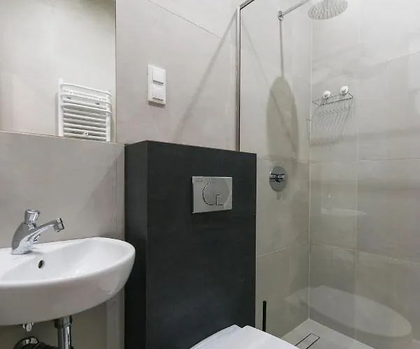 Sms Free Parking Hostel *