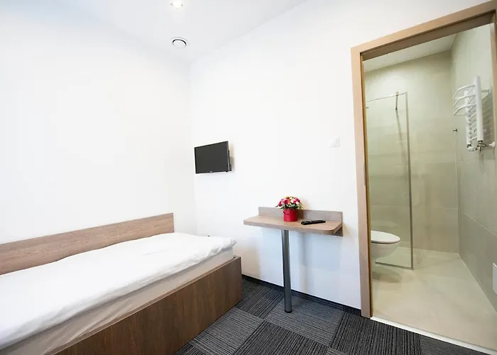 Sms Free Parking Hostel *