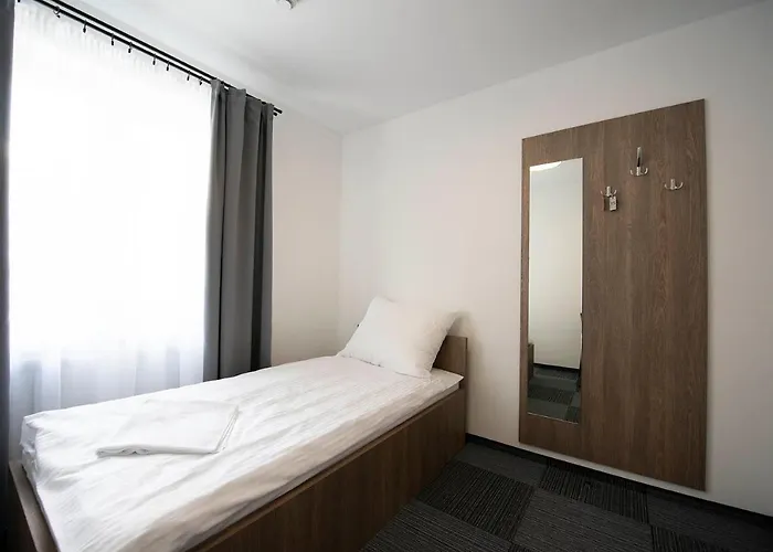 Sms Free Parking Hostel *