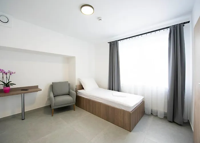 Hostel Sms Free Parking *