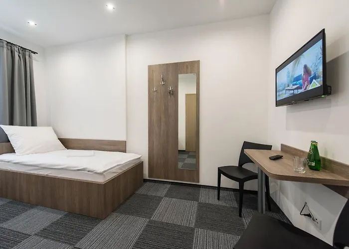 Sms Free Parking Hostel *